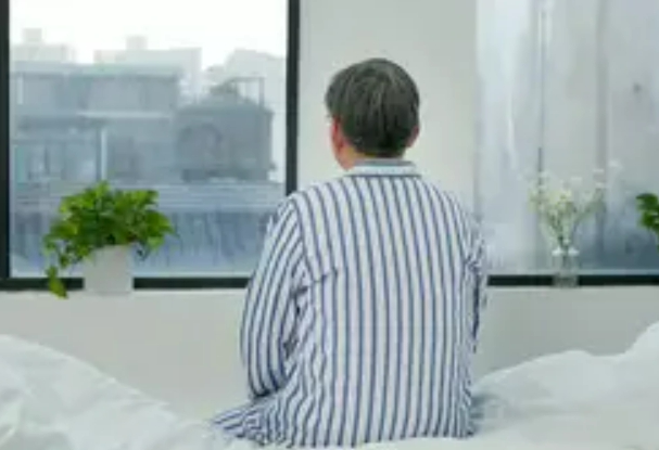 七旬大爷称被前妻强行提供性服务：住院被带走满足生理需求，就为骗钱 ... ... ...