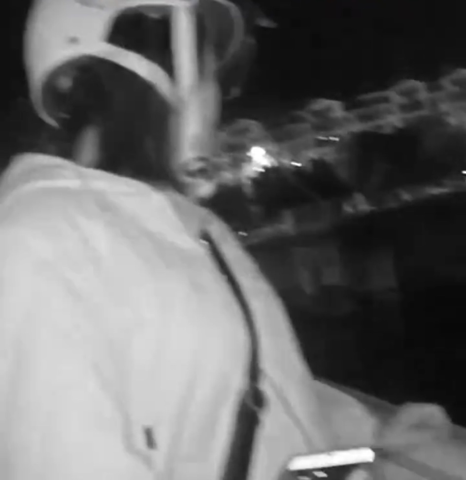 痛心！外卖员凌晨跳水救人，不幸牺牲