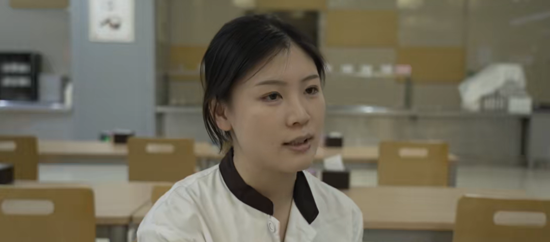 “北大研究生毕业后当食堂阿姨”？本人最新回应：已离职，希望大家不只看到“食堂阿姨 ...