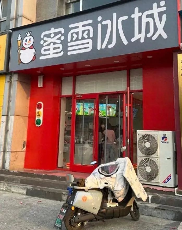 “招牌禁用红蓝黑”？河北三河城管回应：不心疼钱可改回原色 ... ...
