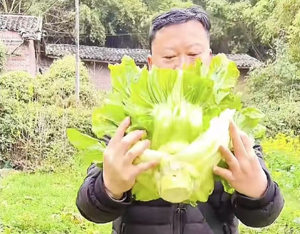 新晋顶流“荣昌卤鹅哥”刷屏全网！这个被骂“不要脸”的中年男人，把网红李美越的脸扇 ...