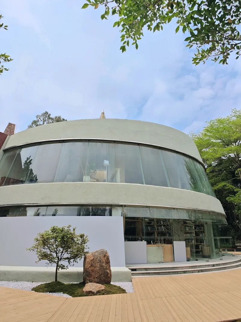 在繁华的深圳寻觅“诗和田园”无需奔赴远方来深圳宝藏公园书吧即可邂逅文艺慢生活这一期的深圳五一漫行攻略小晚带来了深圳公园书吧打卡指引让你在书香与美景中览山、串城、观海、听风、逐波打卡多种主题的深圳公园书 ...
