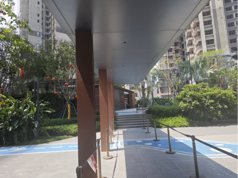 “您是我们今天上午接待的第二波客户，预计接下来几天我们都将从早到晚忙于带看，这已经成为‘五一’假期的工作常态。”5月2日上午，深圳房产中介谢经理告诉《每日经  ... ...