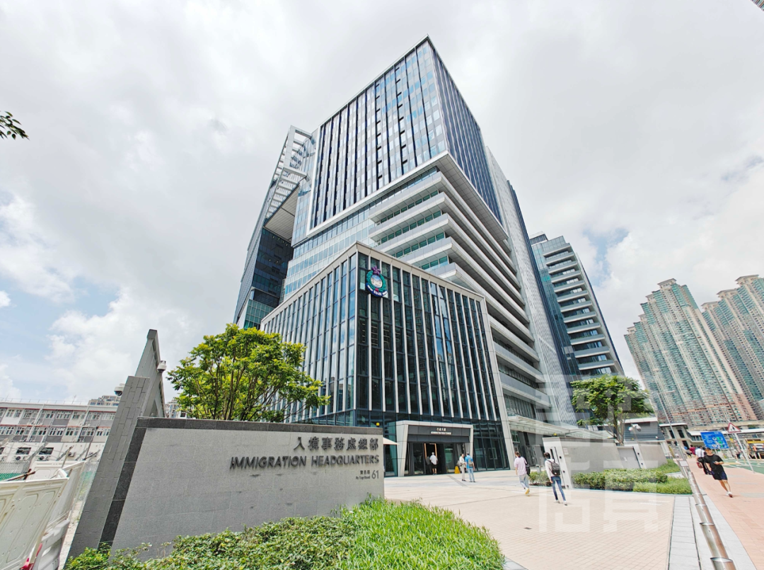 原本“免签含金量”就已经超高的中国香港特区护照，可免签前往的地方又增加了！港媒报道称，5月14日，中国香港特区政府接获卡塔尔驻香港总领事馆、阿拉伯联合酋长国（阿联酋）驻香港总领事馆及阿曼苏丹国（阿曼）驻  ...