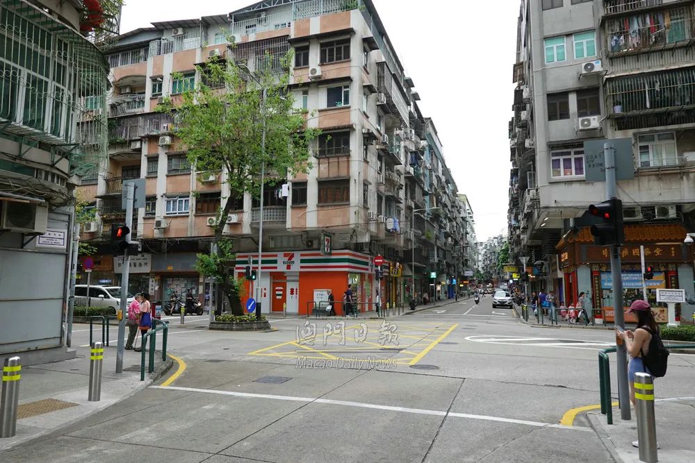道路工程协调小组协调安排逾60宗工程合并施工其中8宗合并大型工程本月中起分阶段开展……营地大街工程将作为首个预留管线试点项目预计今年末季动工南湾大马路及何鸿燊博士大马路行人路优化工程料6月中开展“优化道路 ...