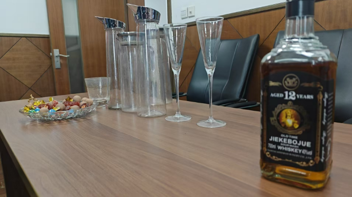 男子网恋奔现落入酒托女圈套，1个多小时花3688元！团伙设局“线上撒网线下杀鱼”，5天 ...