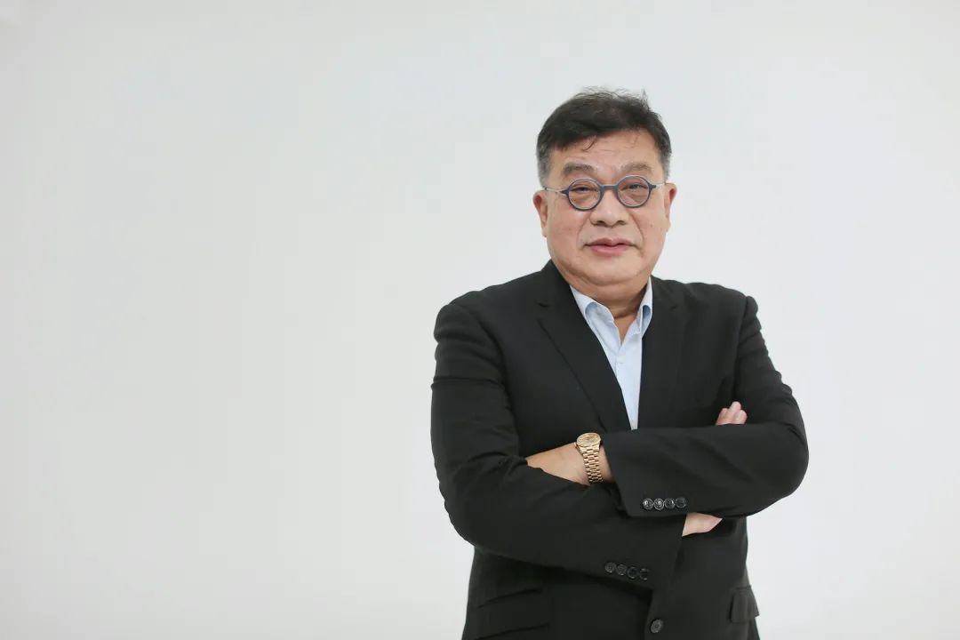 李泽钜88%收入靠&quot;收租&quot;：经济寒冬谁在闷声发财？ ... ... ...