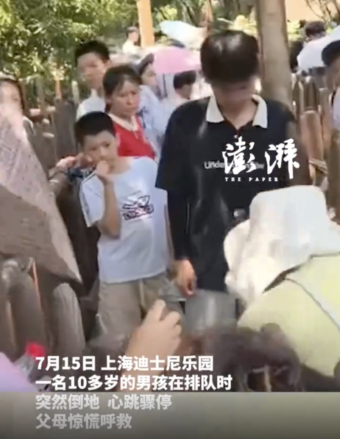 事发上海迪士尼！有人突然心脏骤停倒地！排队人群在关键时刻散开... ... ... ...