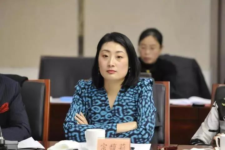 公证书显示宗馥莉目前是香港身份，宗庆后生前并未和施幼珍离婚 ... ...