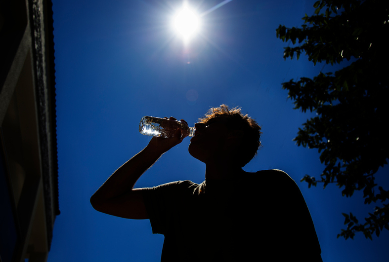 警惕！猛喝一瓶冰饮料，19岁男孩突然死亡！这错误很多深圳人会犯 ... ... ... ... ... ...