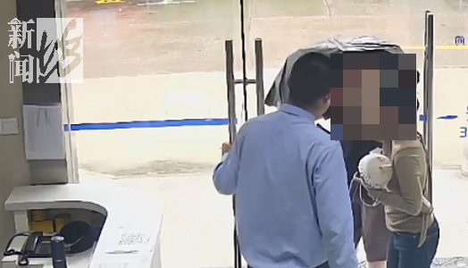 吓懵！上海一男子举着伞闯进派出所！民警拿起老虎钳…