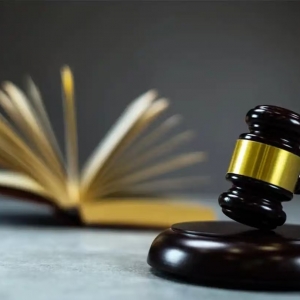 女子1997年银行存入2万元定期，27年后看到利息傻眼，法官查明关键疑点 ... ...