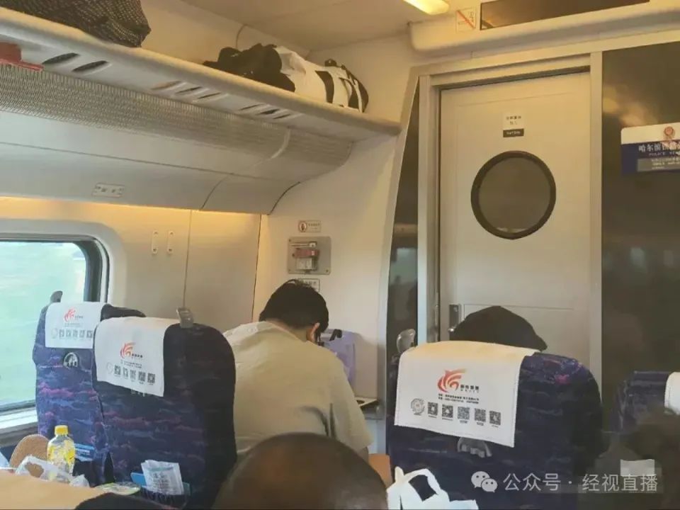乘客吐槽高铁邻座400斤男子致拥挤，12306回应：无法预知乘客体型，“建议现场协商换座 ...