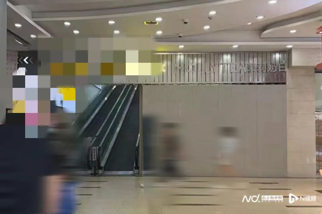 网红奶茶一门店天花板掉落砸死店员：刚开业，现场已被围蔽 ... ...