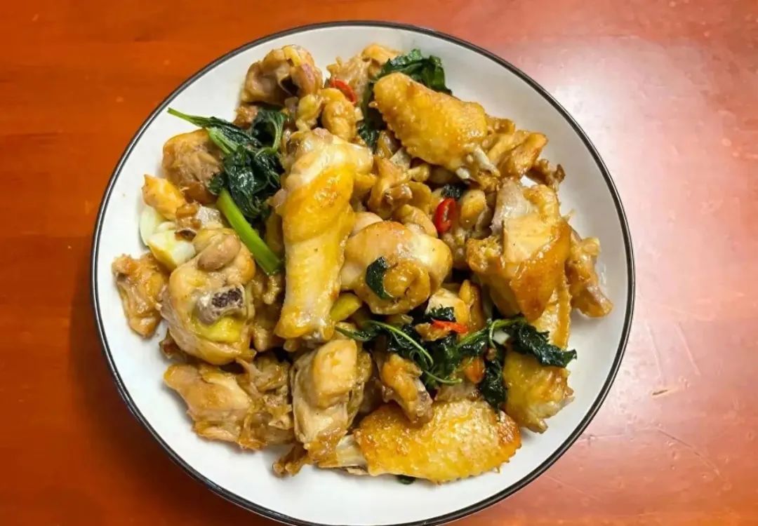 紫苏煎焗鸡，香气诱人、焦香嫩滑、干香味美