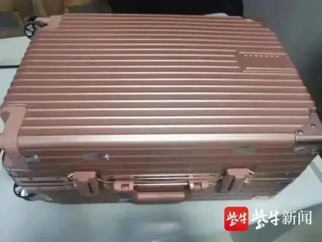 浙江女子订婚收1314520元彩礼，当面给男友13万回礼表诚心，订婚宴后女子打开彩礼的箱 ...