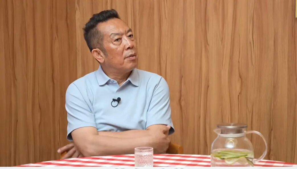 近日，“罗永浩吐槽西贝”登上热搜，也让“预制菜”的话题再度引起网友关注。据《中国企业家》报道，9月12日，西贝创始人、董事长贾国龙在罗永浩吃饭的那个包间里接受记者的专访，此时的他一身疲惫，满脸憔悴。接受  ...
