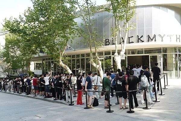 黑神话首家线下店试营业，限定款琉璃葫芦二手平台价格翻倍 ... ...