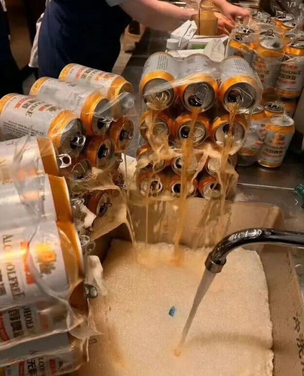 瑞幸整箱倒掉下架饮品冲上热搜，是食品安全还是资源浪费？网友与专家热议→ ... ...