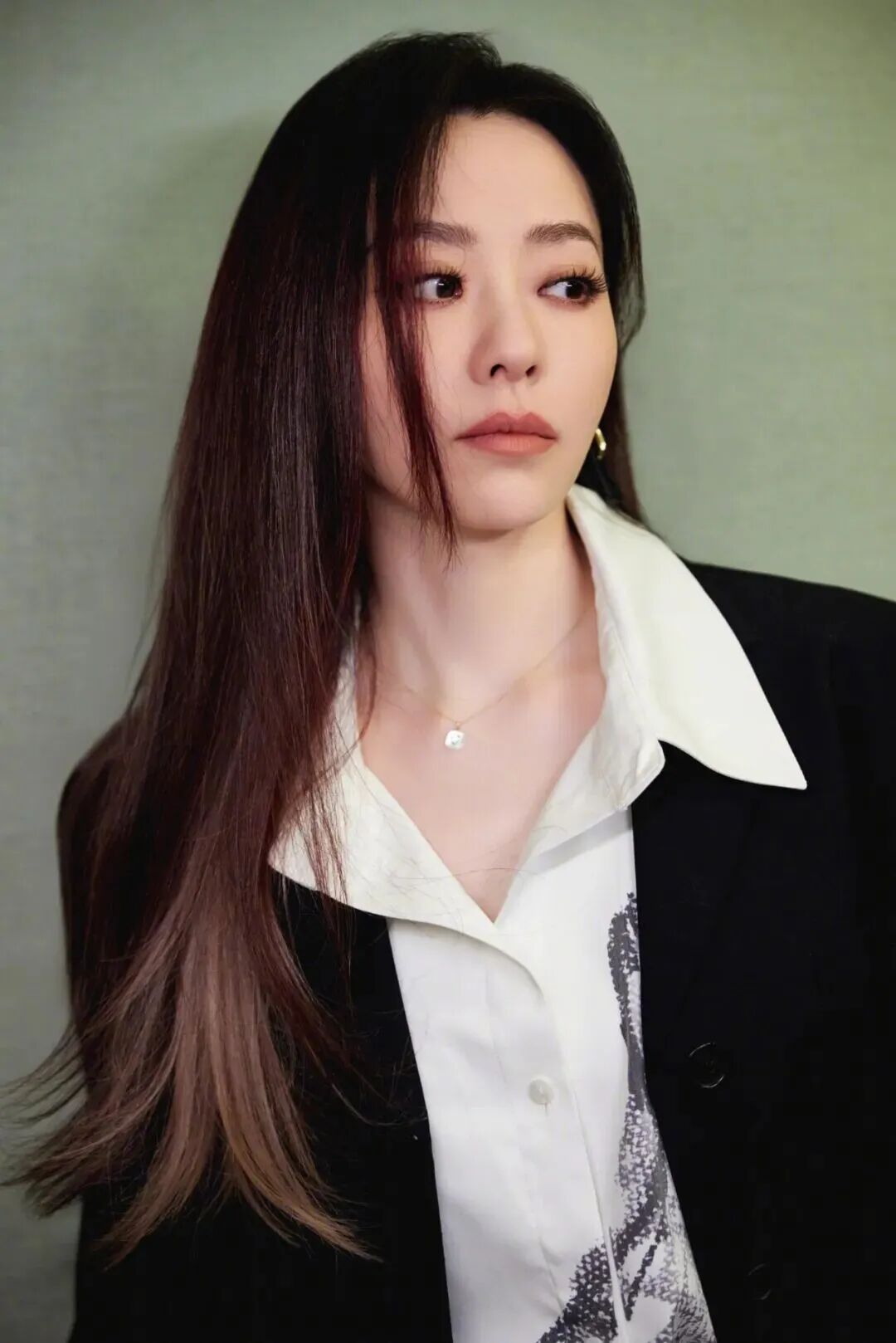 张靓颖演唱会上意外跌落2米舞台，本人回应