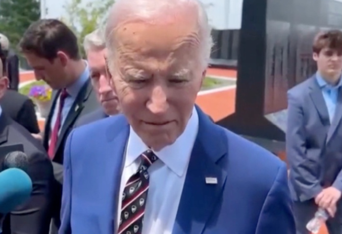 拜登正接受癌症放射治疗，下个月将迎来83岁生日，此前确诊前列腺癌已扩散至骨头 ... ...