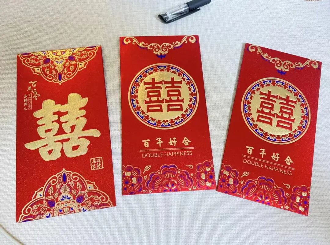刚刚过去的假期很多人可能都参加了婚宴近日广东佛山一对新人婚礼现场的暖心举措引发全网点赞据悉，这对新人结婚不收红包，只摸了一下便返还给宾客。据参加婚礼的新人朋友宗女士表示自己是第一次遇到这种情况“我们递 ...
