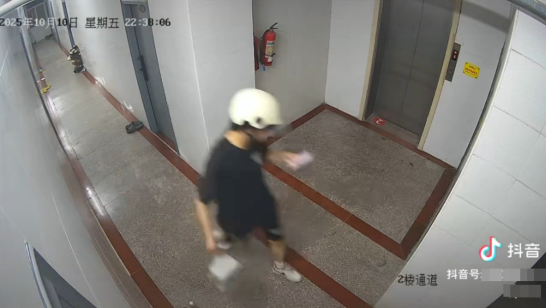 “打电话给他时正在吃东西”，广东一男子点外卖被“假送达”：外卖员送餐拍照后，马上 ...