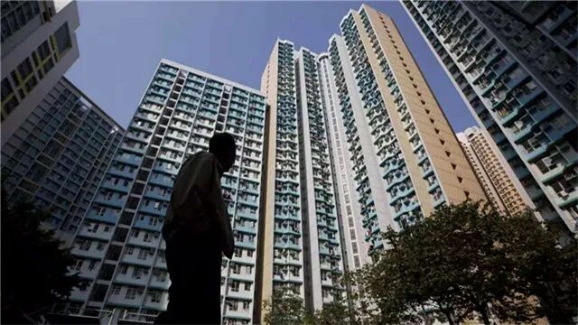 2025.10.17外墙皮脱落、保温层失效、水管老化，甚至房屋结构出现隐患......随着我国城镇化进程快速推进，大批早期建设的住宅也进入“中年”维修期。机构数据显示，截至2024年，我国城乡住房总建筑面积已超660亿平方  ...