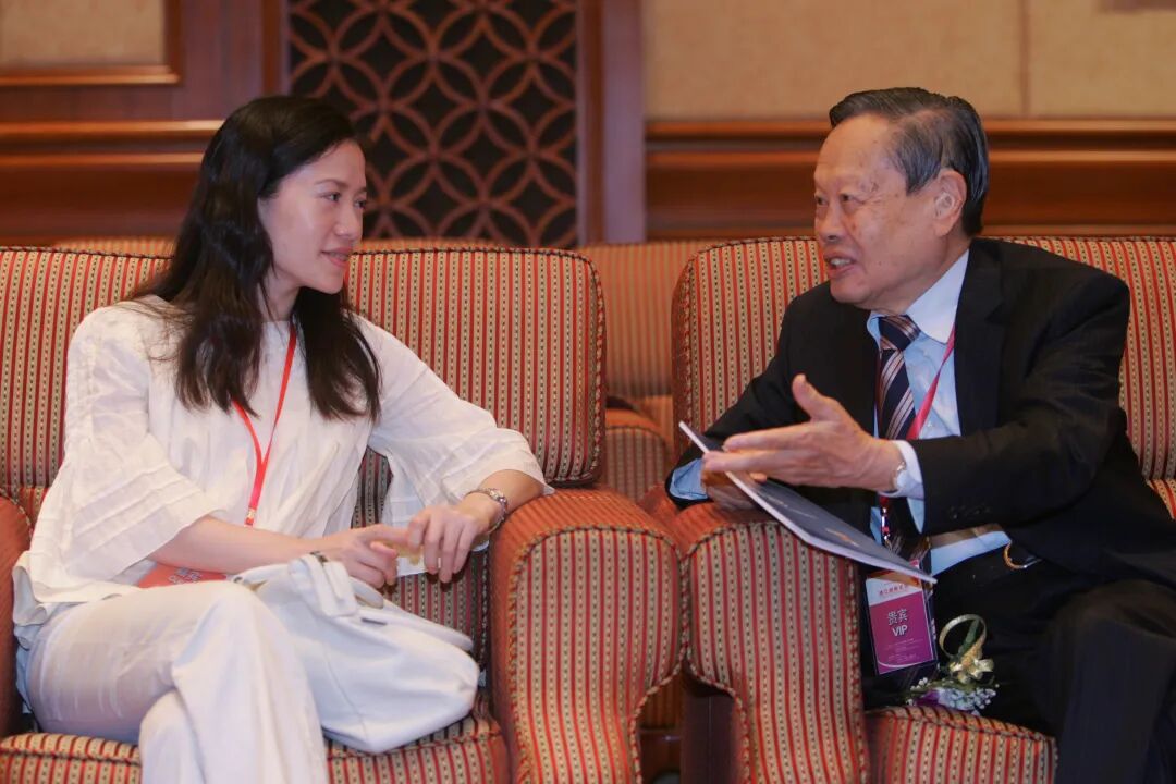 杨振宁夫人翁帆发文：他交出了一份满意的答卷