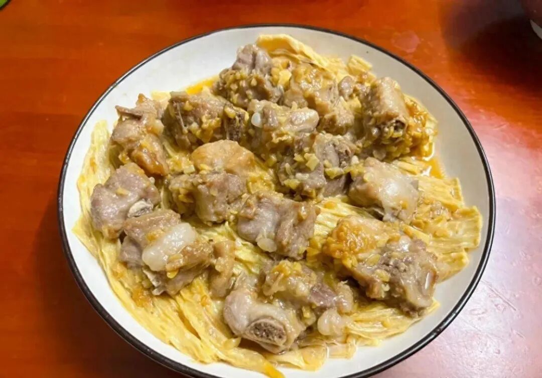 腐竹蒸排骨，排骨又嫩又滑，鲜嫩入味，赞