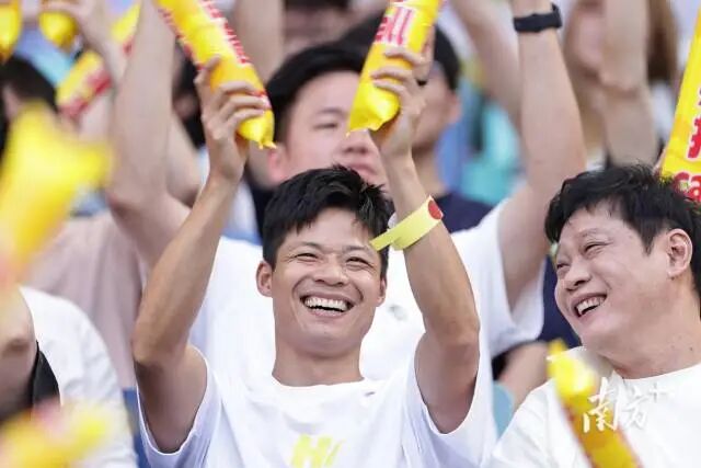 10月29日上午，广东省体育局召开十五运会广东省代表团新闻通气会，广东省体育局党组成员、副局长、第十五届全国运动会广东省代表团副团长、秘书长杨海介绍了十五运会广东省代表团整体情况。作为本届全运会参赛规模最 ...