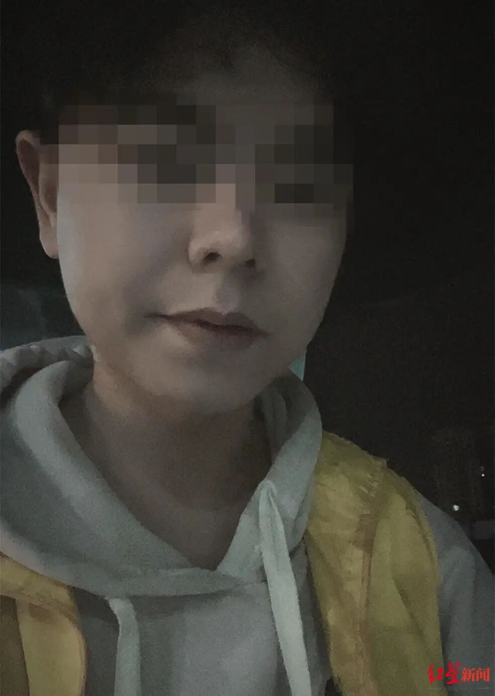 24岁外卖骑手在家中猝死，亲属称其事发前感冒仍在跑单，提出请假“被要求提供医院证明 ...