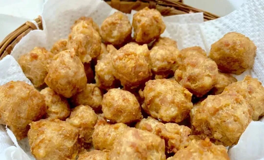 炸肉丸子，怎么调馅？牢记“3不放、加3样”，外酥里嫩，香味十足 ... ...