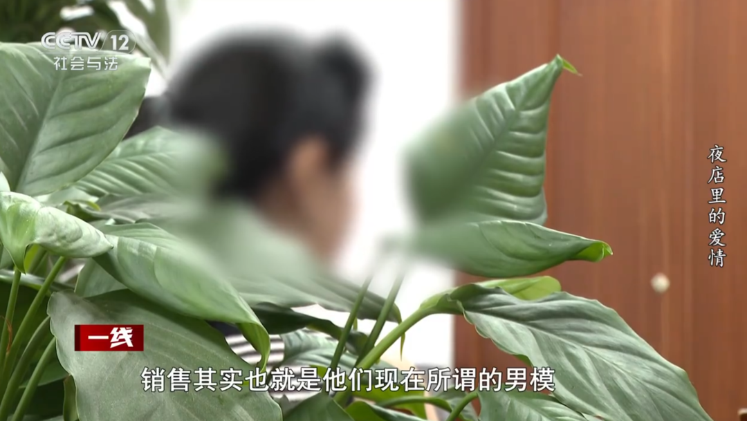 90后男模同时和2位富婆恋爱！46岁女友借款900万：他付出过真心！ ... ...