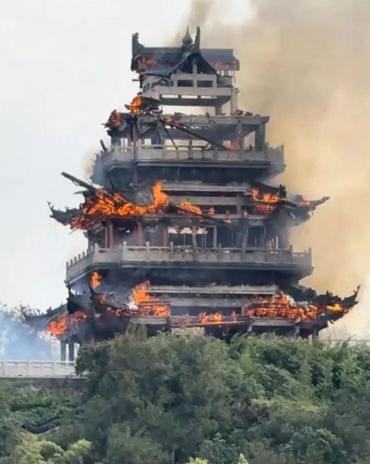 江苏通报“文昌阁火灾”：游客使用香烛不慎引发；永庆寺建筑系现代新建，无古代遗构， ...