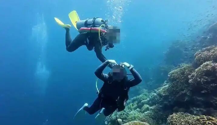 潜水员在朋友圈炫耀 “关女潜友气瓶”引发众怒？国际专业潜水教练协会回应：正配合调  ...