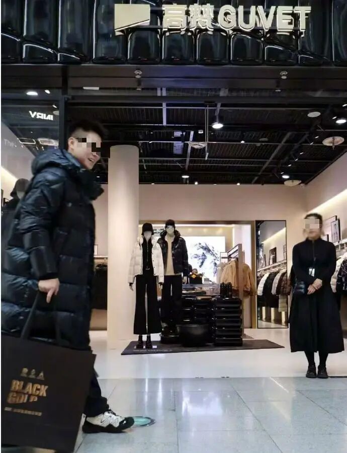 中产新宠狂揽50亿！雷军重金押注，51岁福建佬太牛了