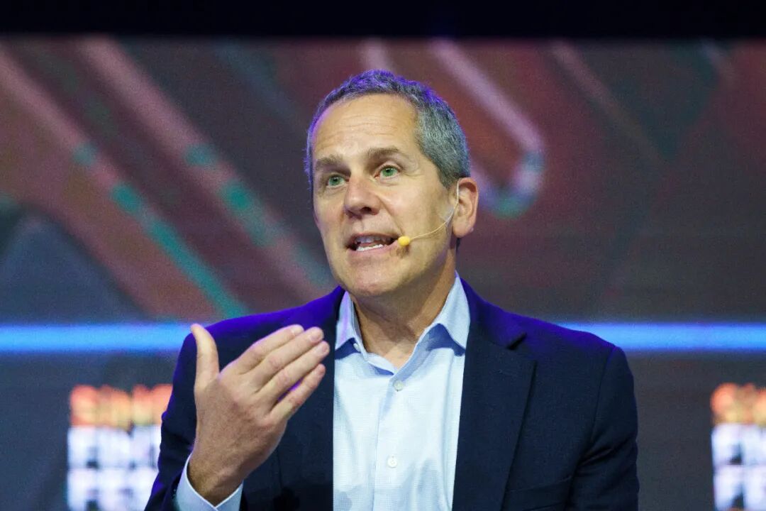 美股上演“过山车”，纳指跌近500点！英伟达惊魂一夜，由涨5%转跌3%；比特币一度跌破8 ...