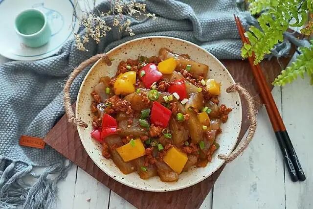 最适合冬天吃的一道家常菜，咬一口满嘴香又下饭，越吃越喜欢 ... ...