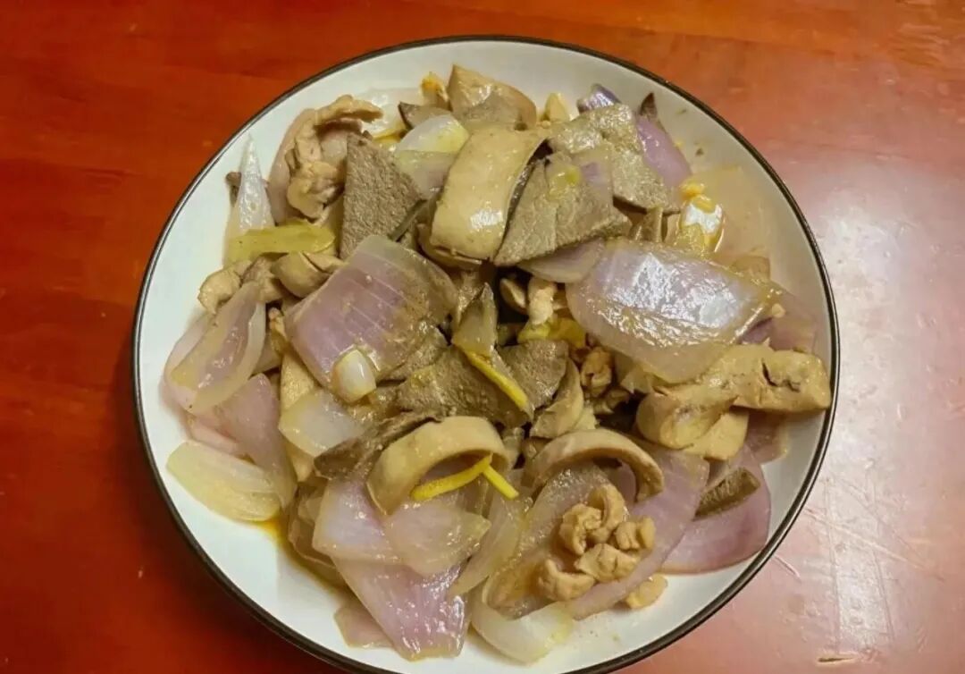 洋葱炒猪杂，鲜香嫩滑、清甜爽脆，真香