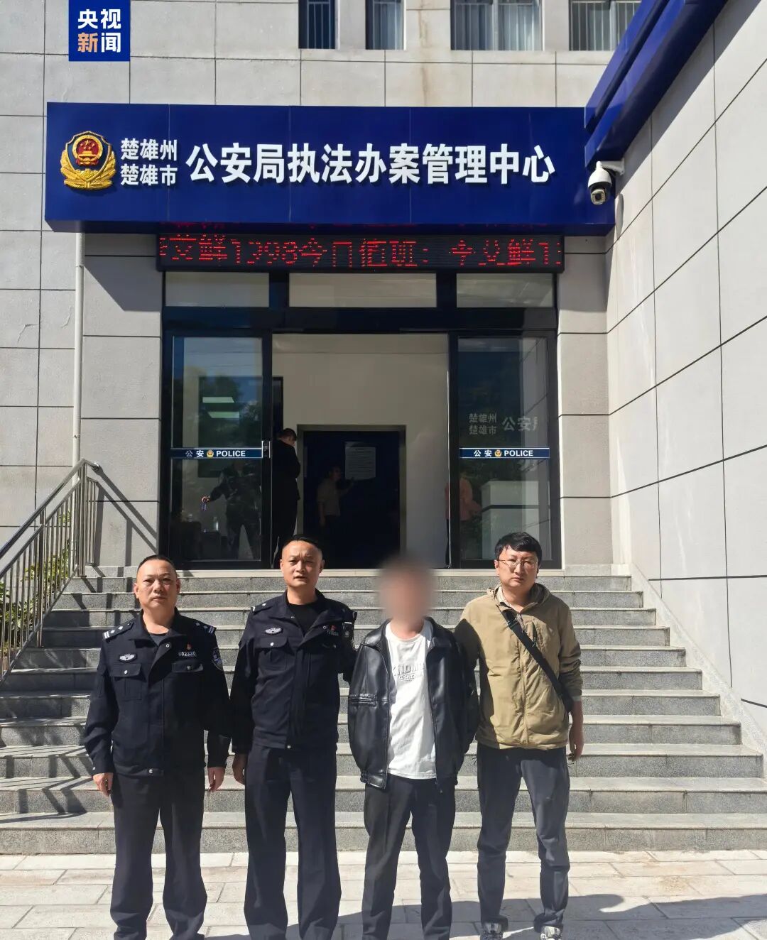 承认了，全是演的，网友怒了：胆大包天