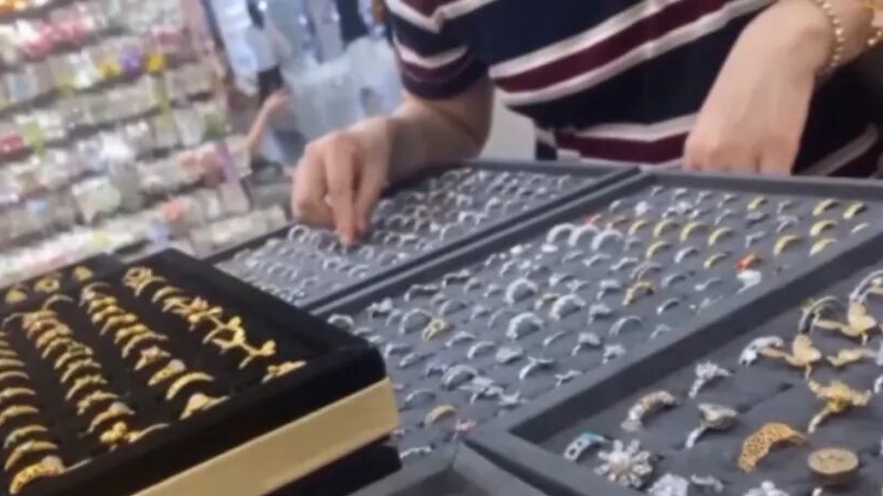 当心！致癌物超标9000多倍！不少人爱买，批发价低至1元！央视曝光→ ... ...