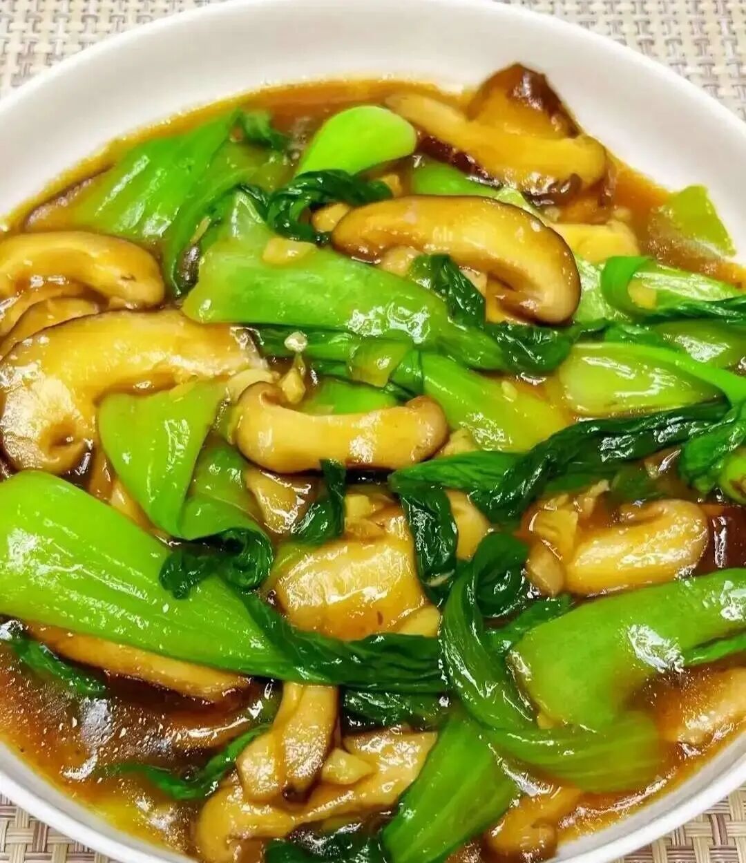 年纪大了要养骨，别只知道牛奶鸡蛋，常吃这八道菜，强健骨骼 ... ...