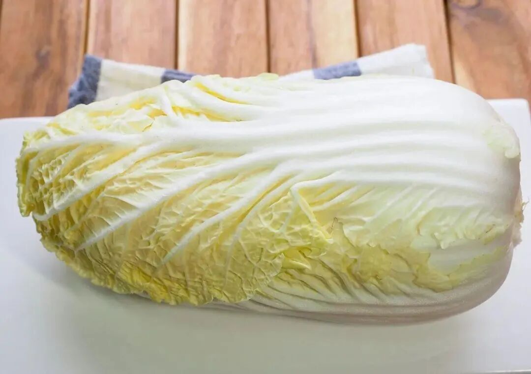 腌酸菜时，别只知道放盐了，学会这2点，不发霉不起沫，一年不坏 ... ...