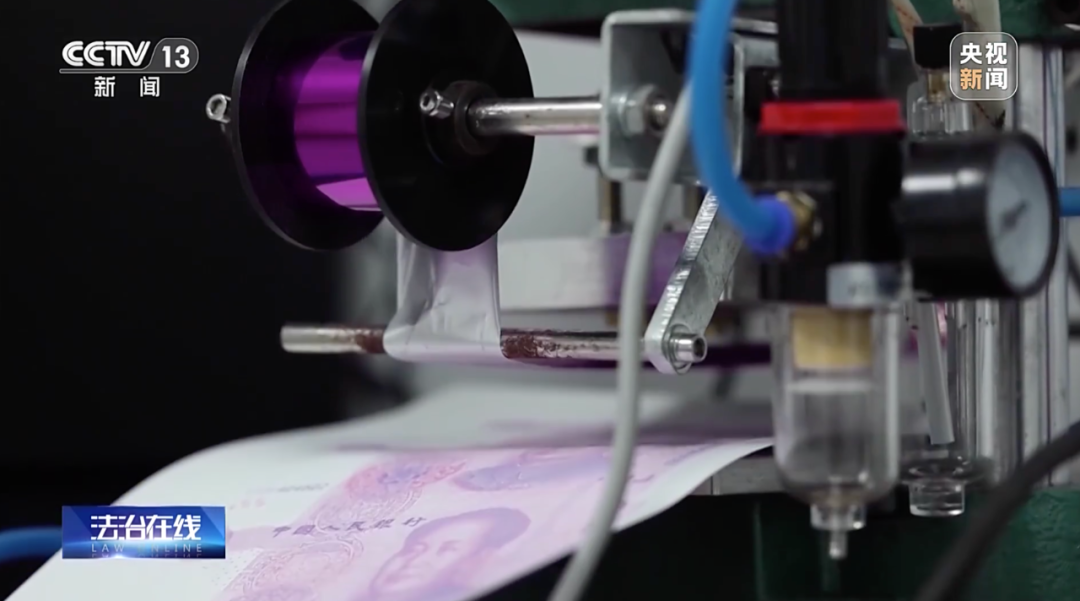 小心，还有人在造假币！