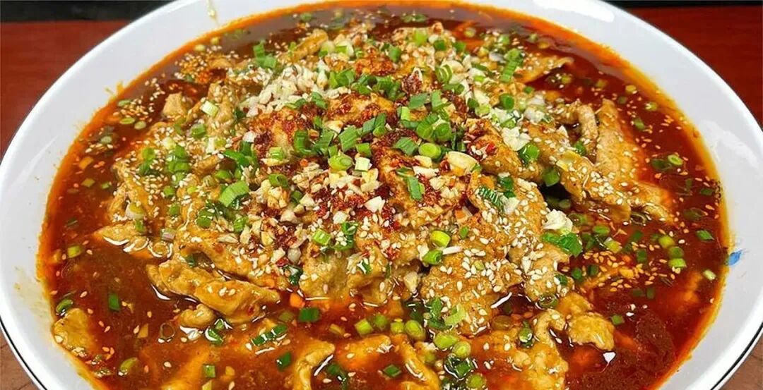 手把手教你水煮肉片，记住这个诀窍，肉片鲜香滑嫩，太解馋了 ... ...