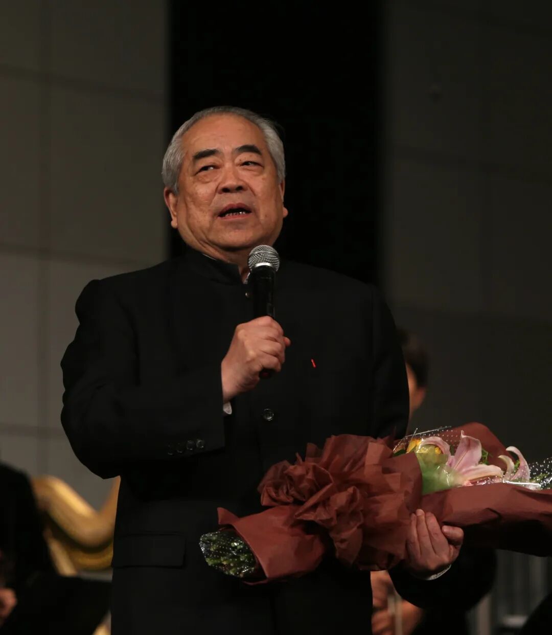 87岁范曾发声明回应失联风波：近期喜得独子，宣布与女儿、继子断绝关系，公私事由妻子 ...