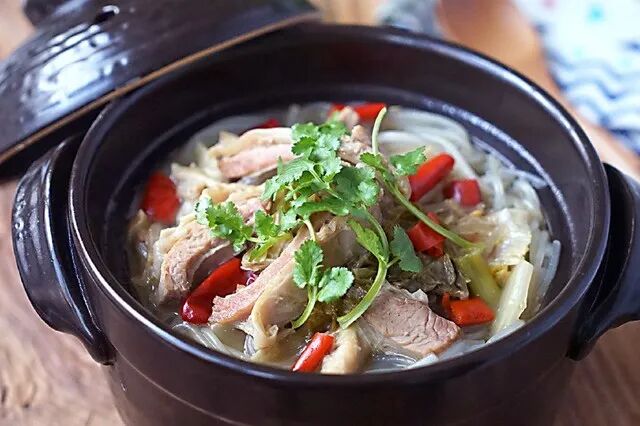 冬天吃羊肉，不如这样炖上一锅，吃起来更滋补，还不易上火 ... ...