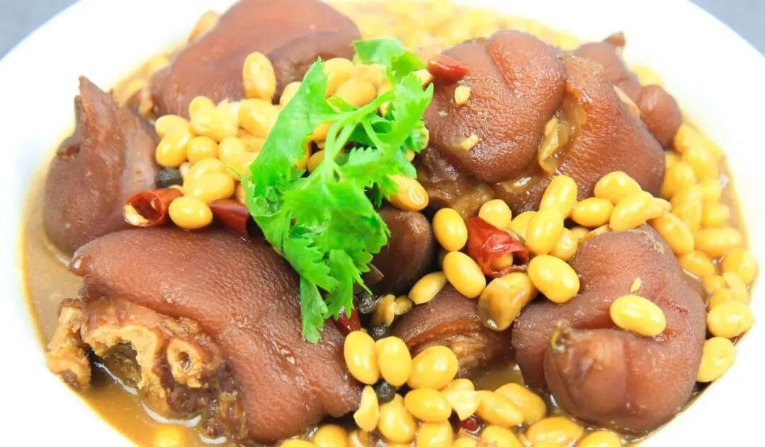 满锅胶原蛋白的黄豆焖猪蹄！味鲜少料，老一辈的传统做法
