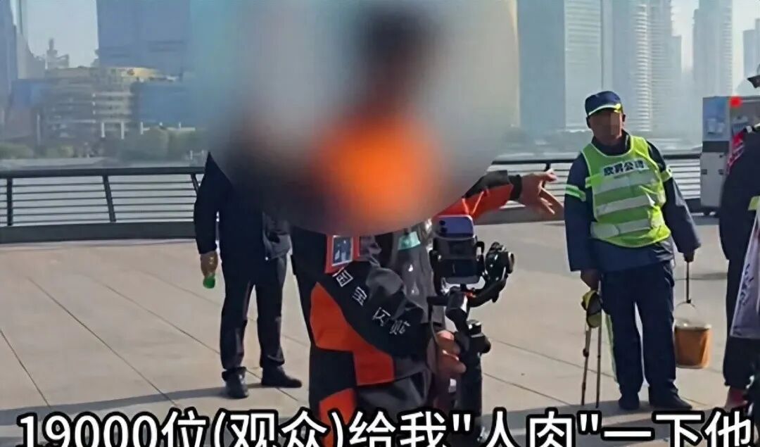 网红穿骑手服直播时遭驱赶，放话1.9万粉丝“人肉”保安，目前其快手账号已被封禁、抖  ...